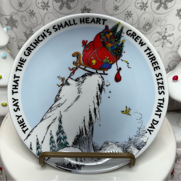 The Grinch Who Stole Christmas 65th Anniversary 2022 Small/Salad/App Plates - Picture 8 of 11
